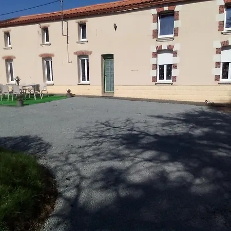 La Gilleraie De Campagne Proche Du Puy Dufou